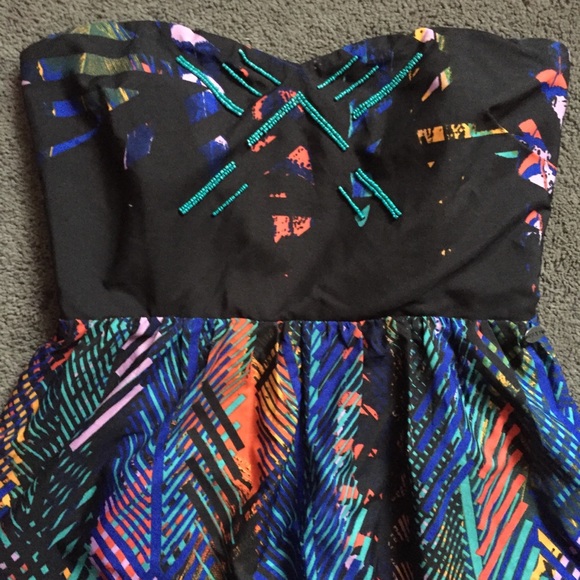 Colorful Strapless Roxy Dress - Picture 4 of 9